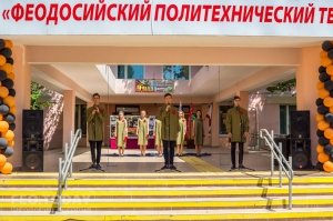 Феодосийский политех поздравил ветеранов с Победой #9692
