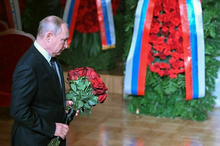 Путин простился с Жириновским в Колонном зале Дома Союзов