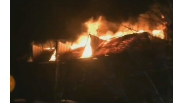 Ночью в Симферополе полыхал жилой дом: спасены 30 человек