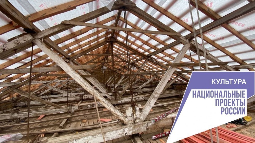 В Русаковском Доме культуры Белогорского района продолжаются работы по капитальному ремонту