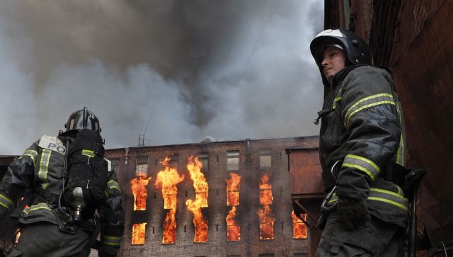 Масштабный пожар на фабрике «Невская мануфактура»: фото, видео