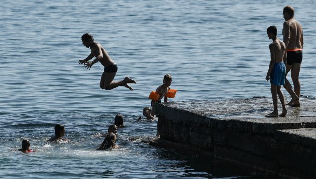 Будут цепляться и тонуть: чем опасны обязательные спасжилеты для детей