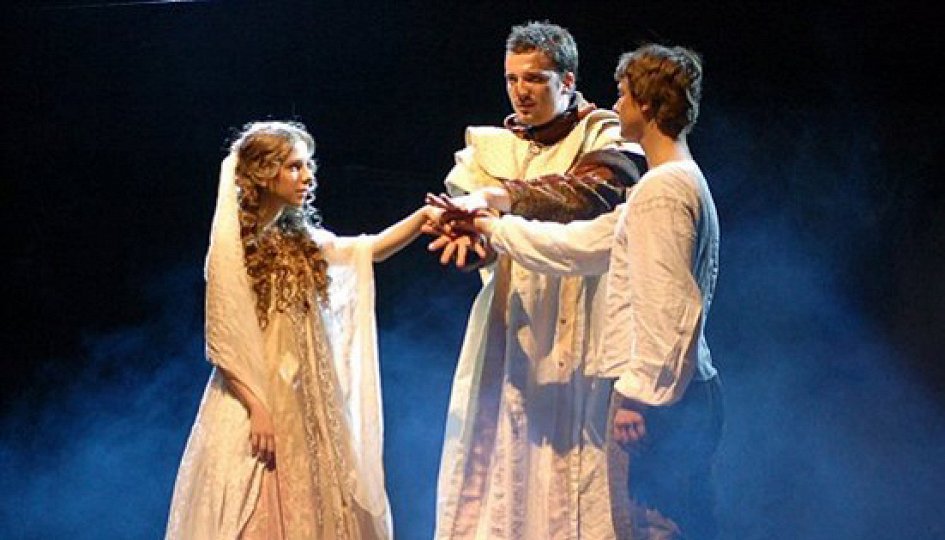 Звездный десант: в Ялте прошла премьера спектакля на льду «Ромео и Джульетта»