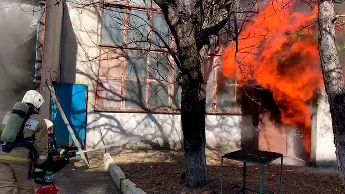 Огонь побежден: спасатели ликвидировали пожар на заводе в Симферополе