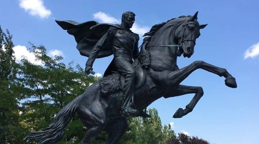 Памятник генералу Котляревскому в Феодосии снова лишился сабли