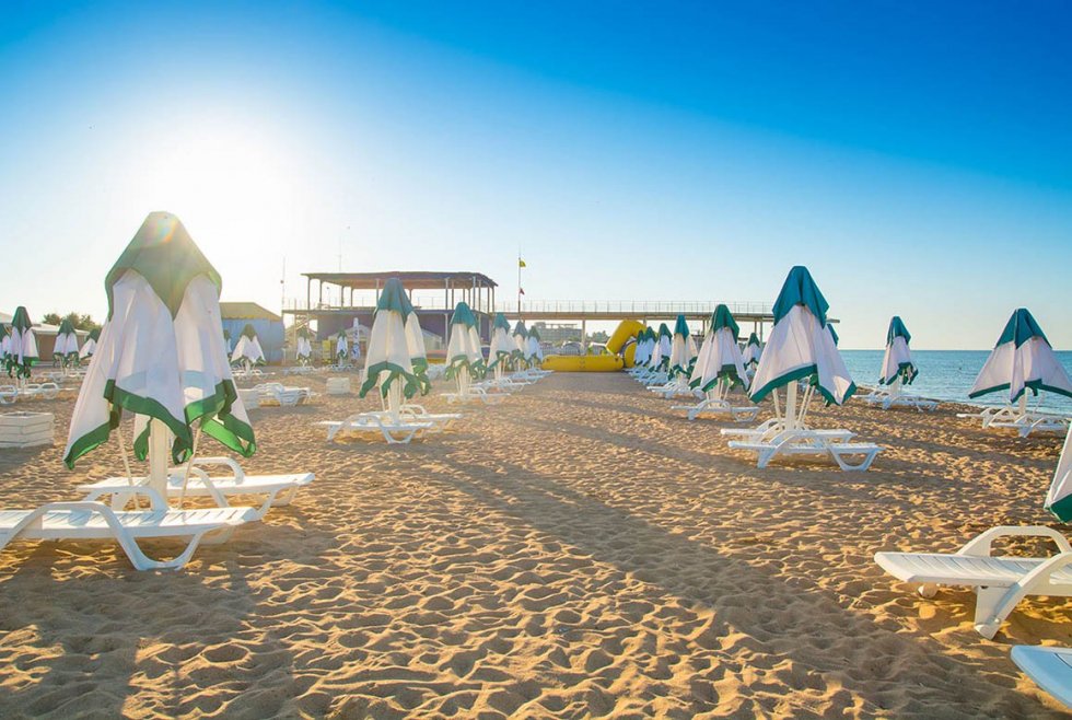 Отдых без купальников: Коктебель возглавил ТОП нудистских пляжей Черного моря