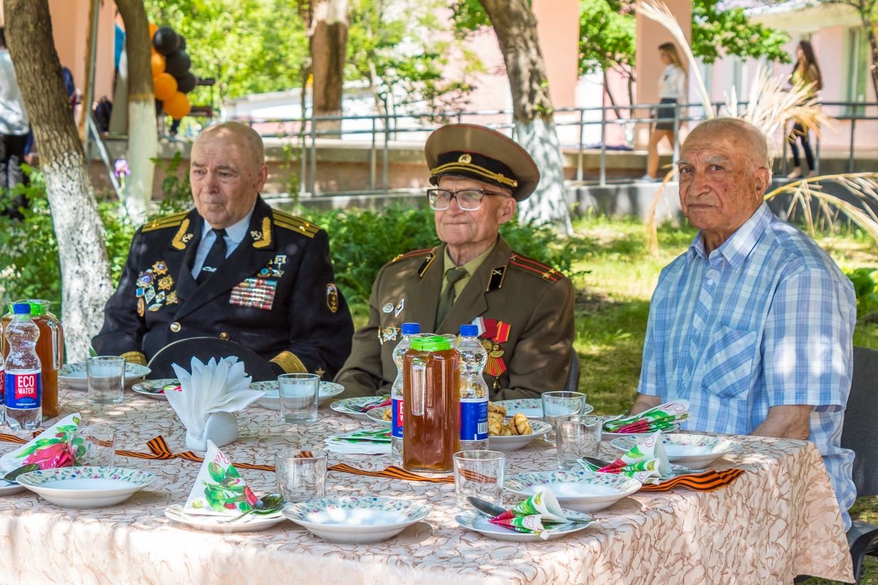 Феодосийский политех поздравил ветеранов с Победой #9648
