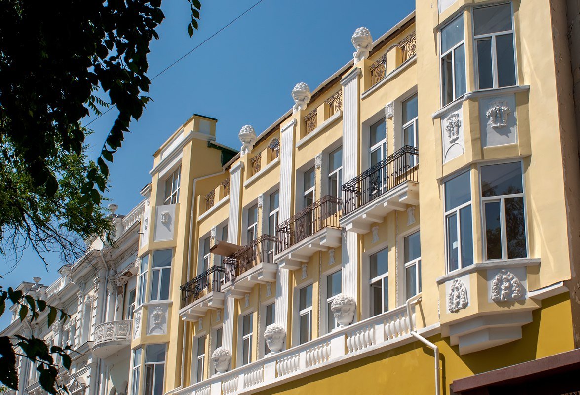 Владелец здания гостиницы АСТОРИЯ оштрафован на 50 тыс. рублей за ремонт фасада