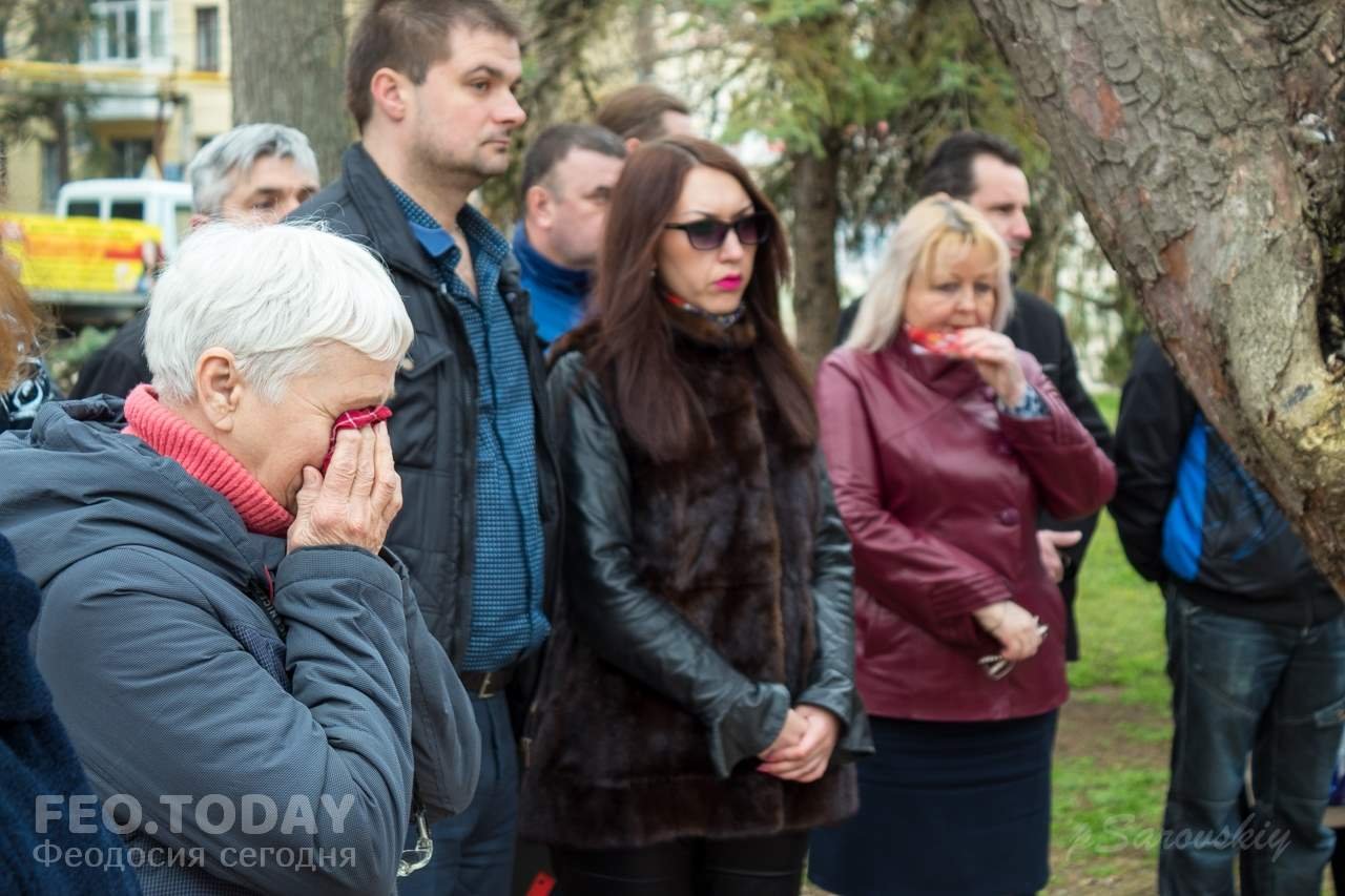 В Феодосии почтили память жертв трагедии в Кемерове #7644