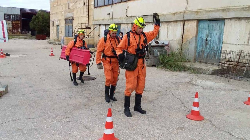 Спасатели «КРЫМ-СПАС» провели тренировку по ликвидации последствий ЧС на предприятии