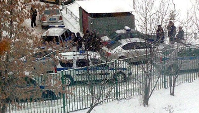 ЧП в Москве: угрожавшего убить себя школьника передали полиции