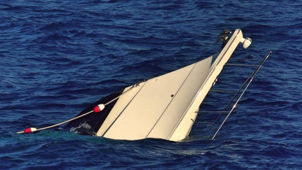 Росприроднадзор выясняет степень причиненного ущерба от затонувшего судна в Орджоникидзе
