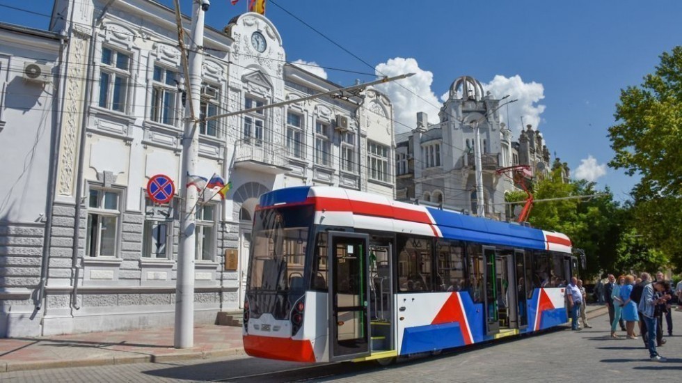 В Евпатории вышел на маршрут новый трамвай