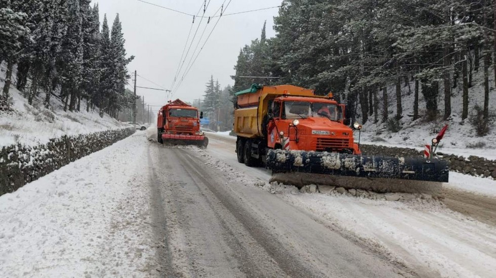 Минтранс РК: Продолжаются работы по очистке автомобильных дорог Крыма