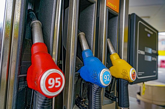 В России обрушились оптовые цены на бензин