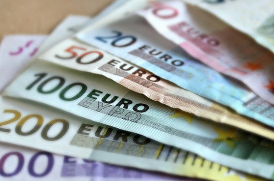 Евро на международных торгах превысил 85 рублей, доллар mdash; 74