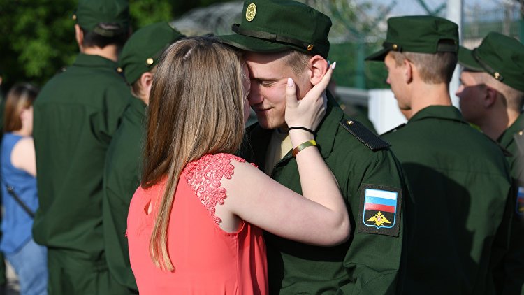 «Весенние» призывники: крымские новобранцы отправились служить на материк