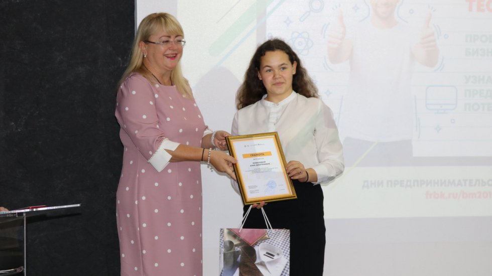 12 крымских школьников и студентов стали победителями по результатам финансового диктанта – Ирина Кивико