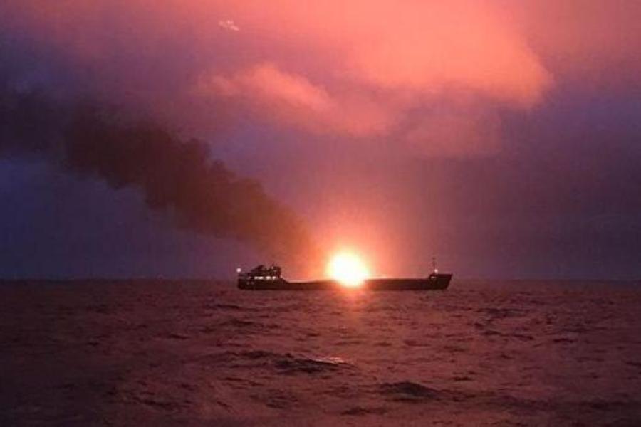 В зоне горящих танкеров в Черном море завершили поисковую операцию