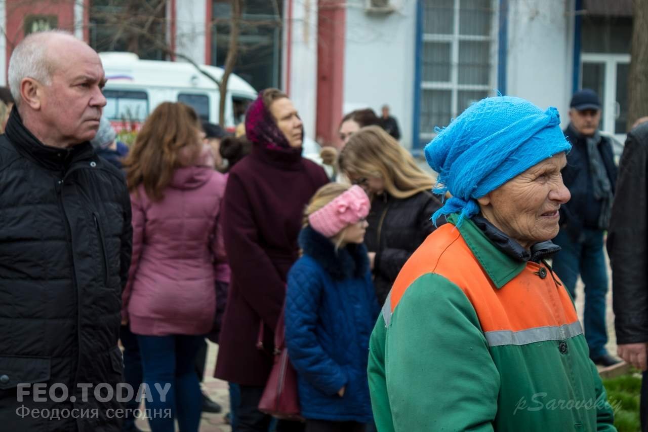 В Феодосии почтили память жертв трагедии в Кемерове #7642
