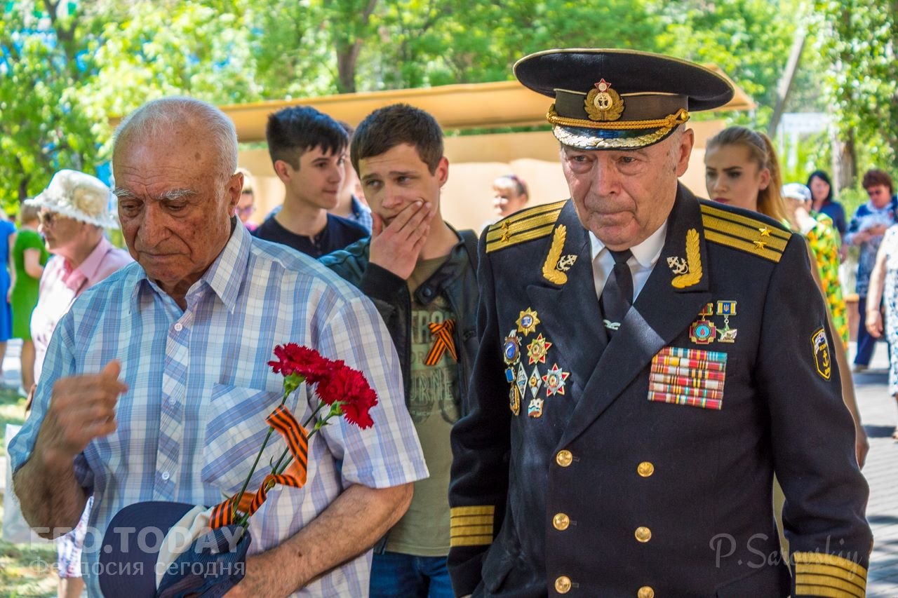 Феодосийский политех поздравил ветеранов с Победой #9715