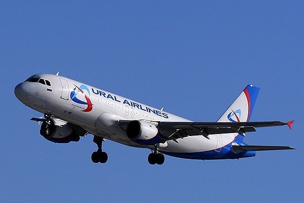 Самолет, вылетевший в Петербург, аварийно сел в аэропорту Симферополя