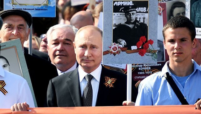 Путин поддержал идею перенести акцию «Бессмертный полк» на год