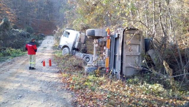 Под Судаком водителя грузовика спас улавливающий тупик - фото