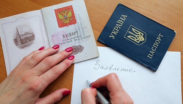 «С пяти утра стоят»: жители ДНР выстроились в очереди для получения паспортов РФ