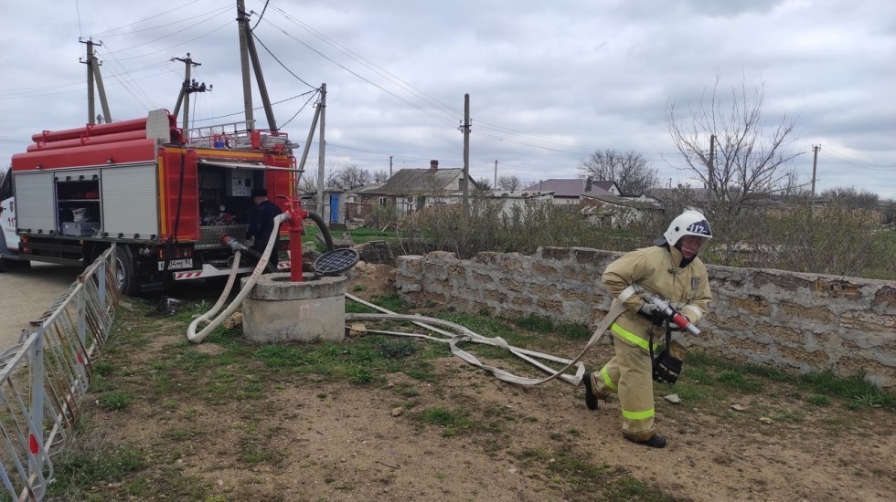 МЧС РК: Сотрудники ГКУ РК «Пожарная охрана Республики Крым» провели тренировку на базе образовательного учреждения