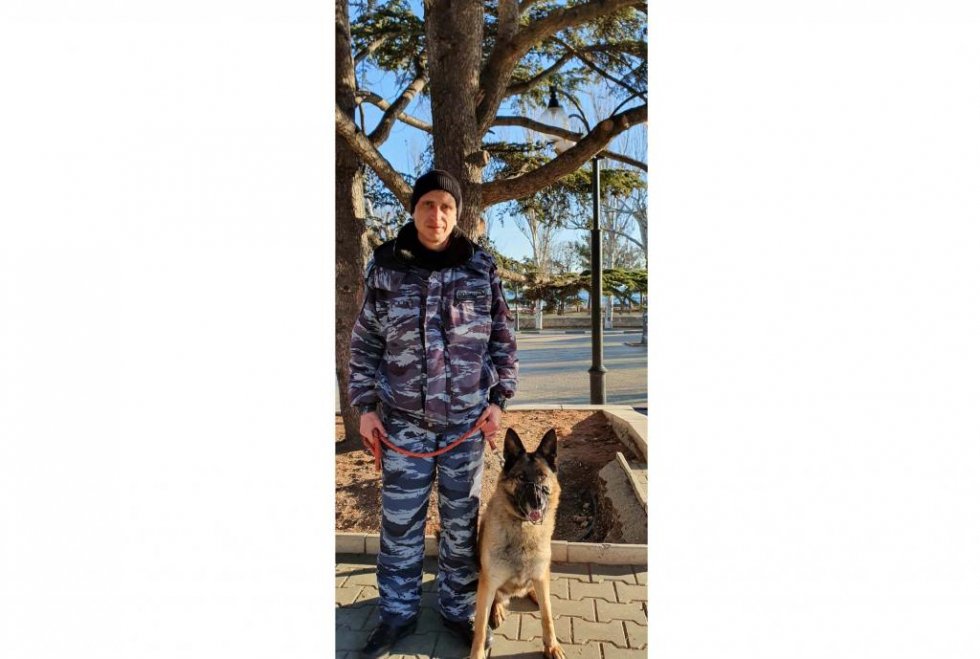 В Феодосии полицейская собака Чара нашла преступника