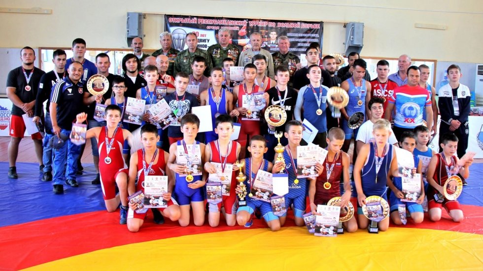 В Феодосии состоялся открытый республиканский турнир по вольной борьбе, посвященный памяти 6-й роты