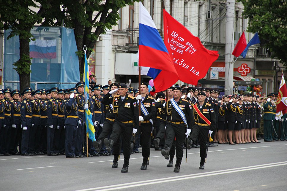 Мощь оружия и нескончаемый «Бессмертный полк»: как Крым отметил День Победы