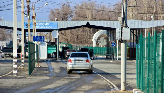 Киев изменил документ о закрытии пунктов пропуска на границе с Крымом