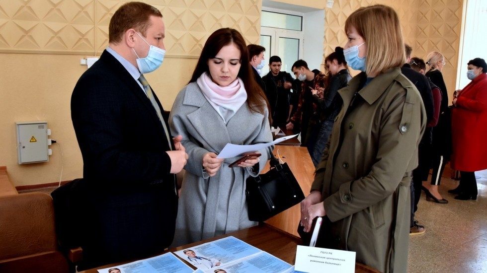 Минздрав РК: Медучреждения Крыма приняли участие в Ярмарке вакансий, проводимой Медицинской академией