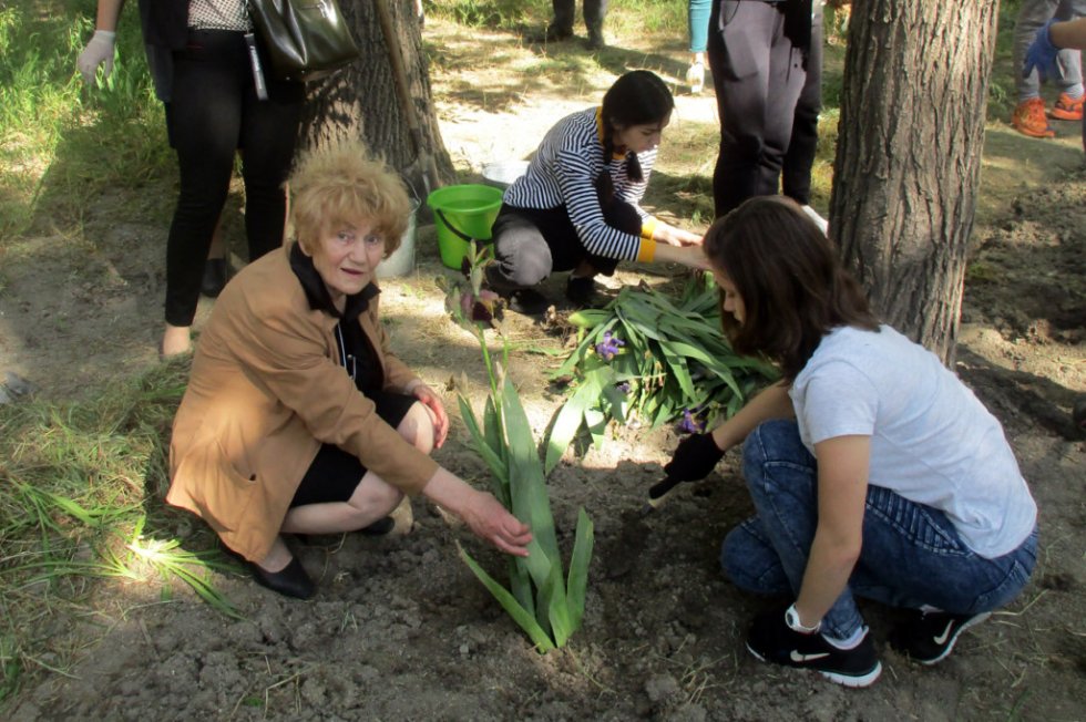 Светлана Подоляко поддержала акцию по высадке цветов