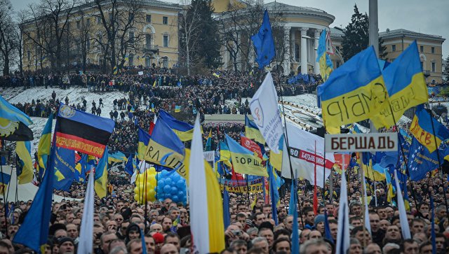 Несостоявшиеся дебаты: на митинге в поддержку Порошенко в Киеве произошла давка