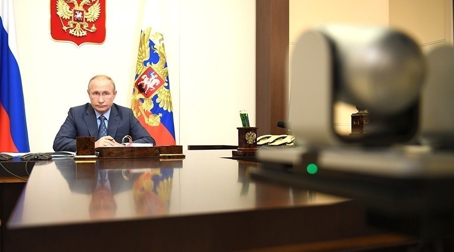 Путин сообщил об отмене плановых проверок для малого бизнеса и налоговых послаблениях