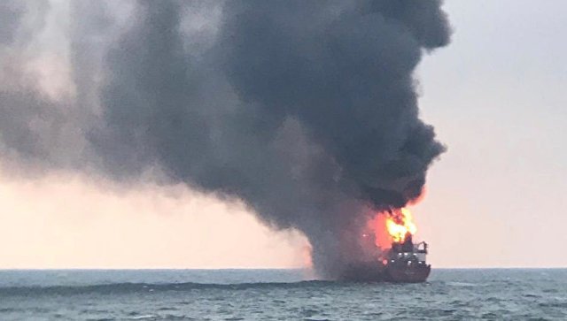 Спустя месяц: на одном из танкеров у берегов Крыма наконец-то потушили пожар
