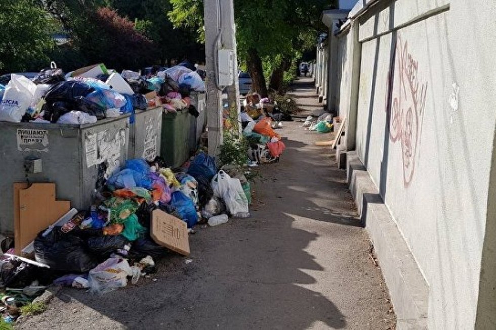Аксенов поручил найти в Евпатории «потерявшуюся» в мусоре улицу