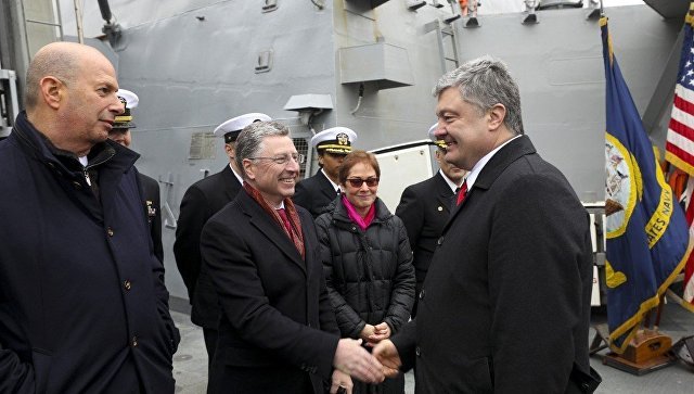 Встреча на эсминце: Порошенко рассказал Волкеру, зачем России Крымский мост