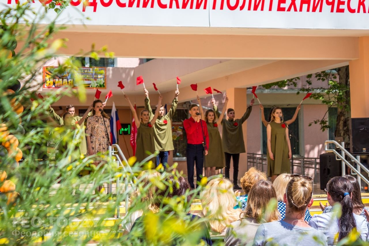 Феодосийский политех поздравил ветеранов с Победой #9709