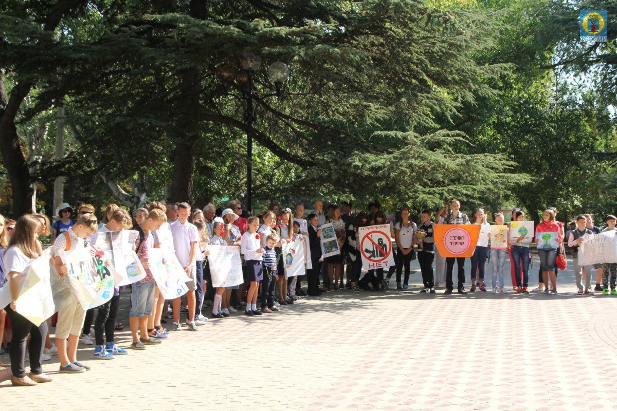 Фото митинга в Феодосии в память о жертвах терактов #3353