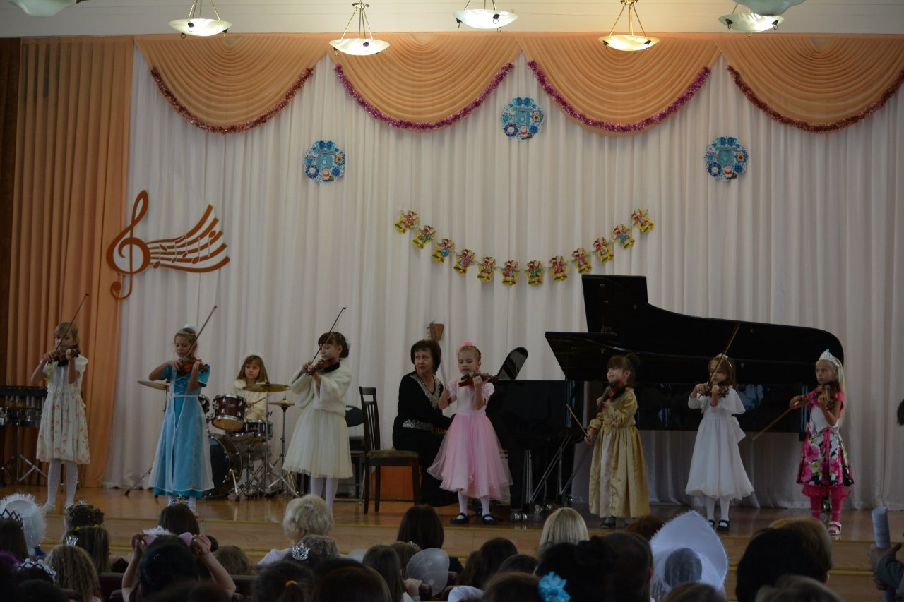 Фото новогоднего концерта в музыкальной школе №1 Феодосии #6355