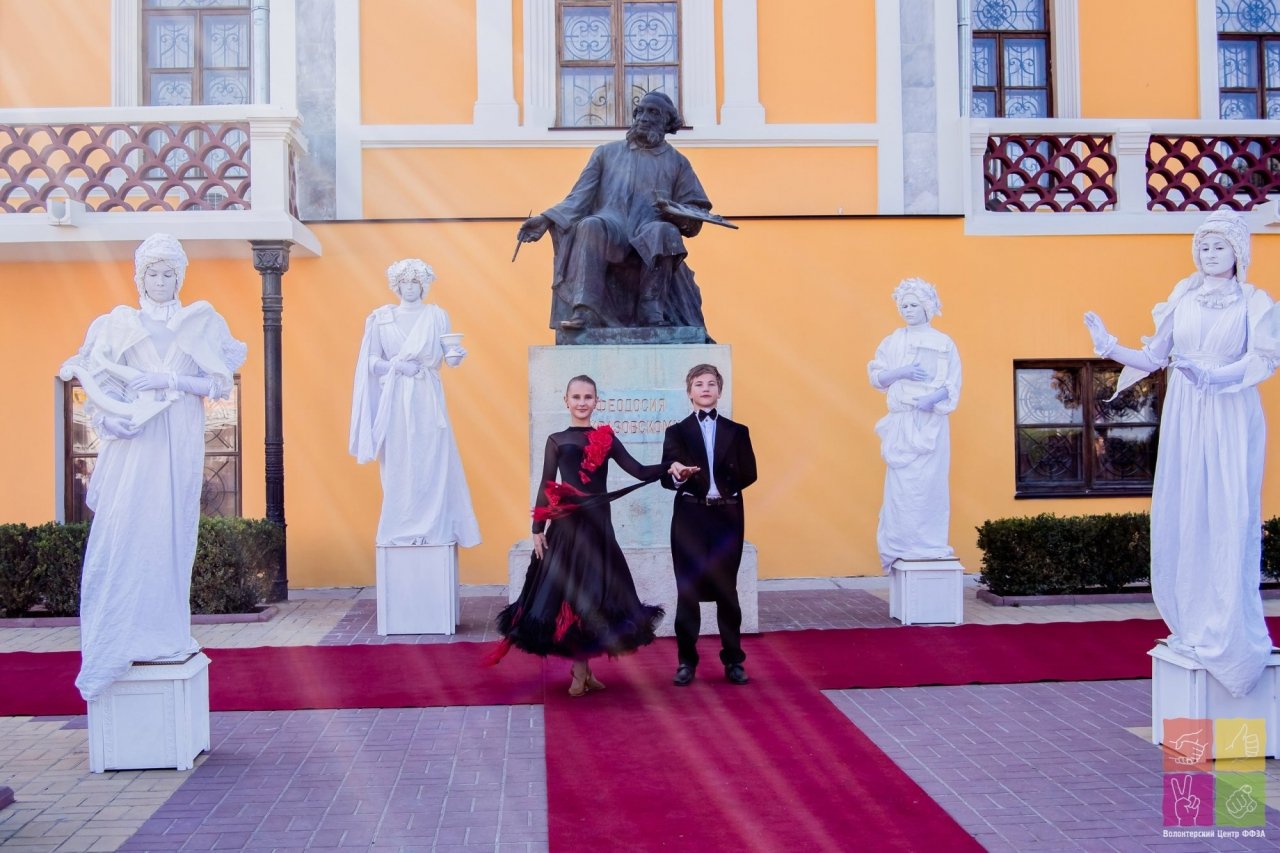 Фото первого бала у Айвазовского в Феодосии #4982