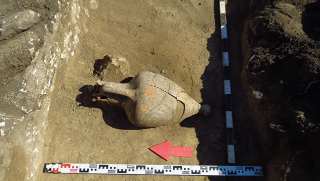 Древний клад с ценными монетами нашли на берегу Черного моря