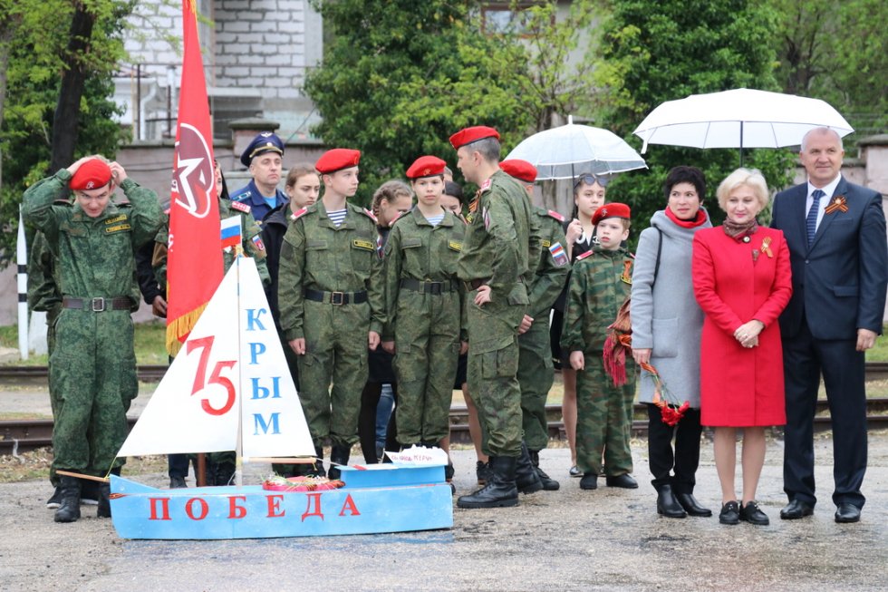 Единороссы приняли участие в акции «Кораблик Победы»