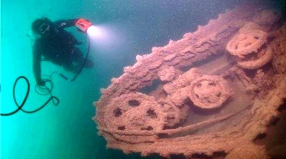 Водолазы МЧС приступили к исследованию затонувшего в годы войны у берегов Феодосии судна