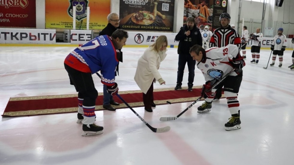 Глава Министерства спорта Республики Крым открыла региональный чемпионат НХЛ