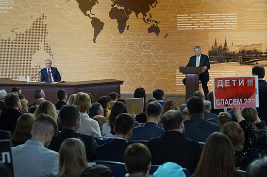 Владимир Путин выступил за обсуждение проекта закона о профилактике домашнего насилия